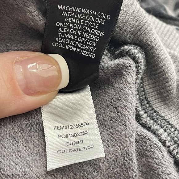 Torrid 1 Womens Plus Size 1X Grey & Black Animal Print Pullover Sweater - Picture 3 of 13